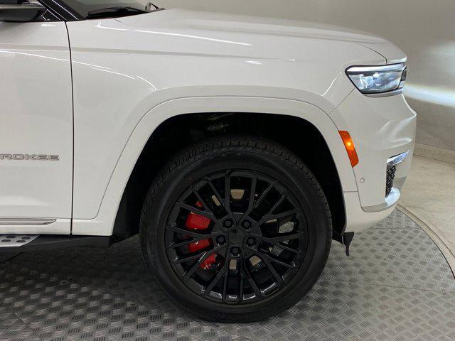 Photo of 2025 Bright White Clearcoat Jeep Grand Cherokee L