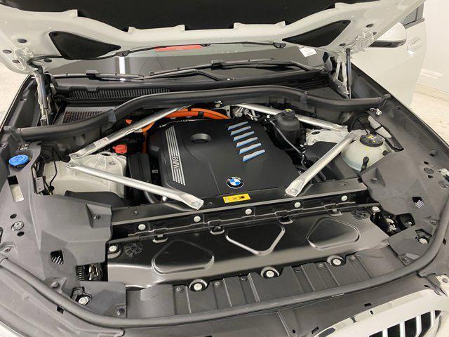 Photo of 2022 Alpine White BMW X5 PHEV