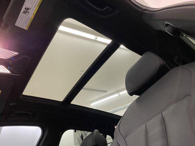 Photo of 2022 Alpine White BMW X5 PHEV