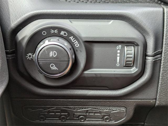 Photo of 2025 Bright White Clearcoat Jeep Gladiator