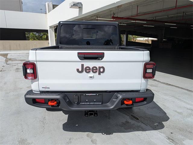 Photo of 2025 Bright White Clearcoat Jeep Gladiator