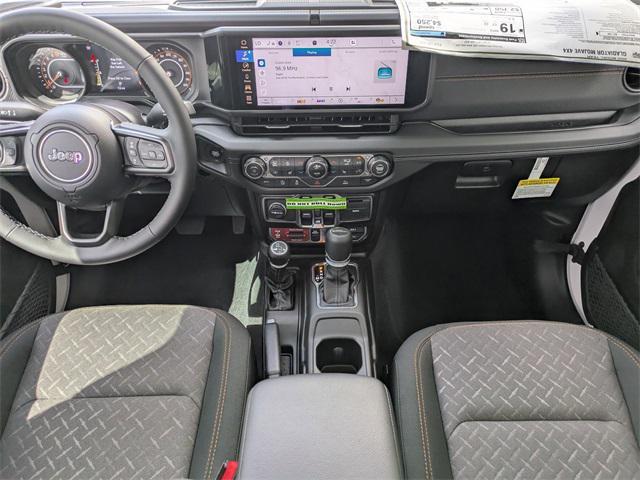 Photo of 2025 Bright White Clearcoat Jeep Gladiator