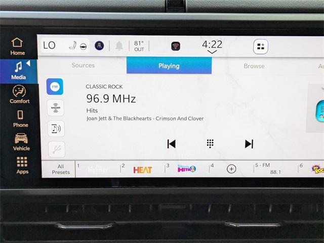 Photo of 2025 Bright White Clearcoat Jeep Gladiator
