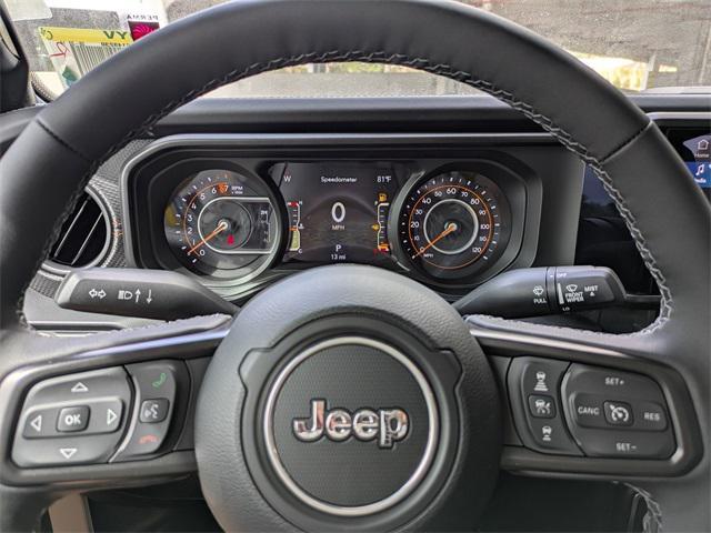 Photo of 2025 Bright White Clearcoat Jeep Gladiator