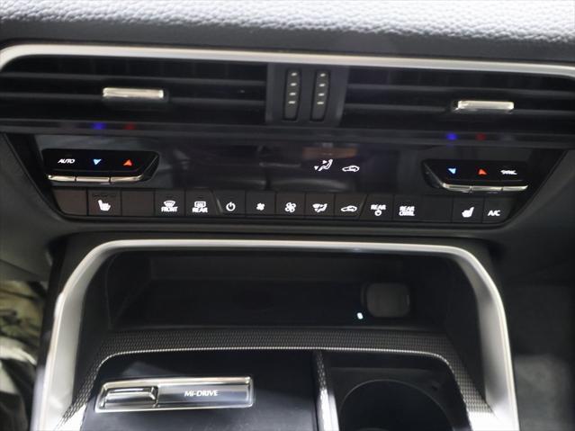 Photo of 2024 Rhodium White Premium Mazda CX-90