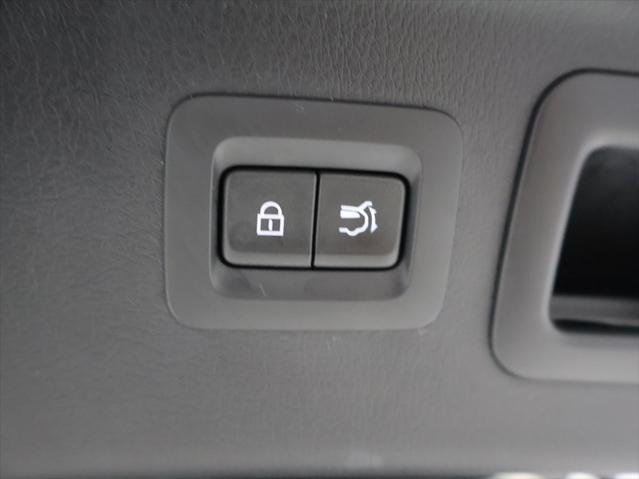 Photo of 2024 Rhodium White Premium Mazda CX-90