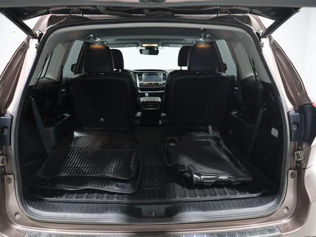 Photo of 2019 Toasted Walnut Pearl Toyota Highlander