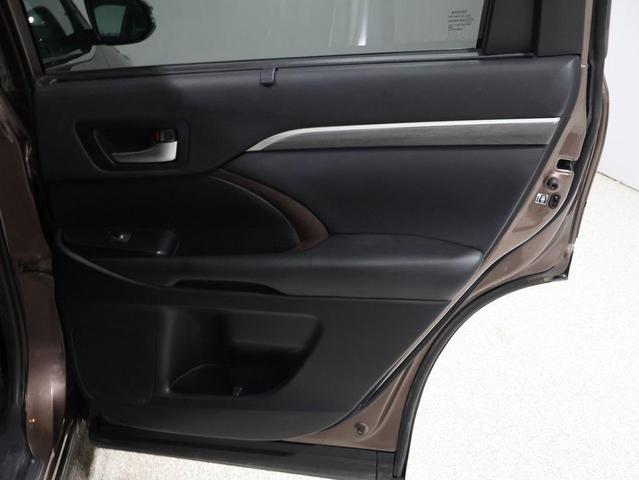 Photo of 2019 Toasted Walnut Pearl Toyota Highlander