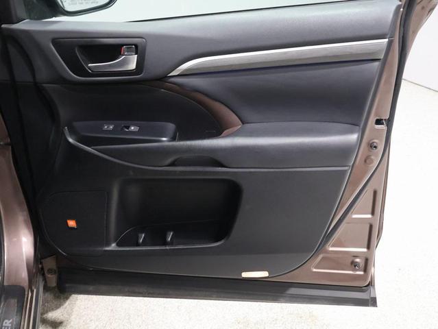 Photo of 2019 Toasted Walnut Pearl Toyota Highlander
