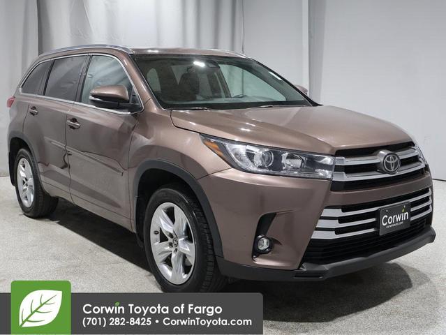 Photo of 2019 Toasted Walnut Pearl Toyota Highlander