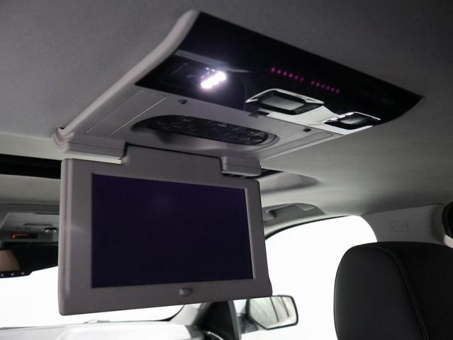 Photo of 2016 Silver Ice Metallic Chevrolet Suburban