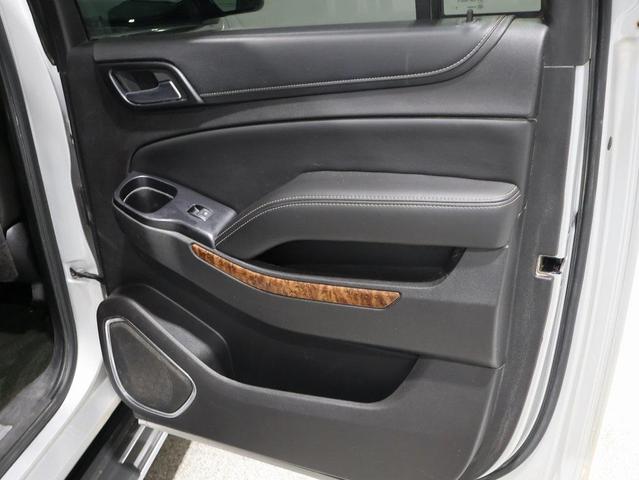 Photo of 2016 Silver Ice Metallic Chevrolet Suburban