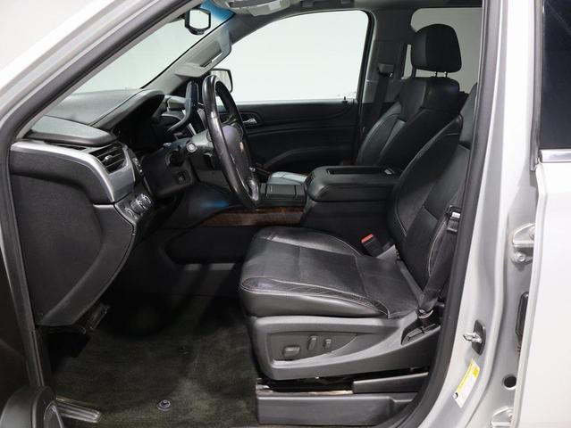 Photo of 2016 Silver Ice Metallic Chevrolet Suburban