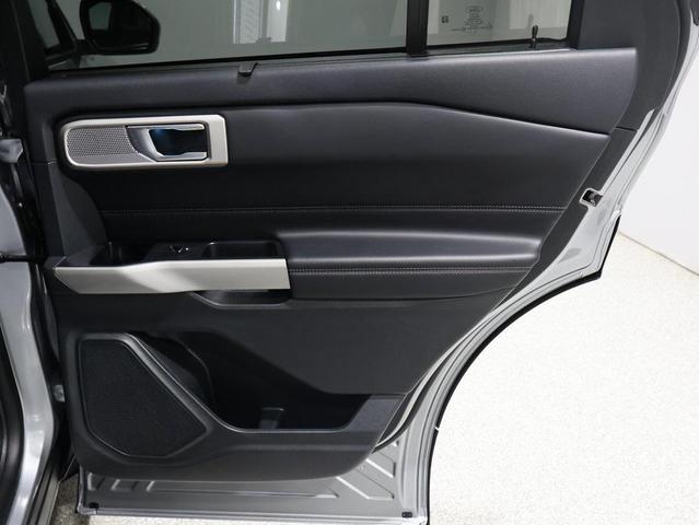 Photo of 2023 Iconic Silver Metallic Ford Explorer