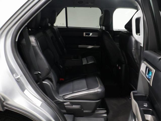 Photo of 2023 Iconic Silver Metallic Ford Explorer