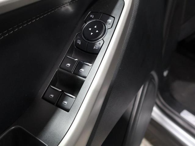 Photo of 2023 Iconic Silver Metallic Ford Explorer