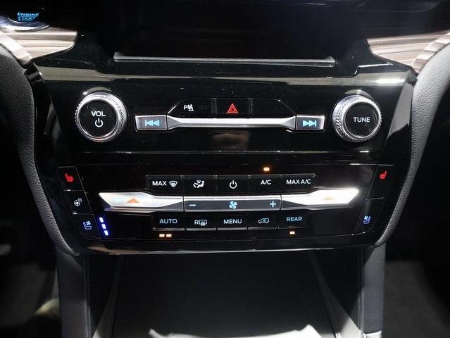 Photo of 2023 Iconic Silver Metallic Ford Explorer