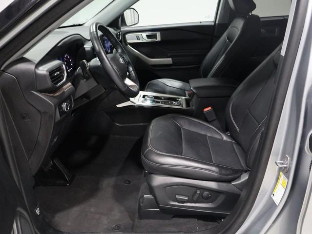Photo of 2023 Iconic Silver Metallic Ford Explorer