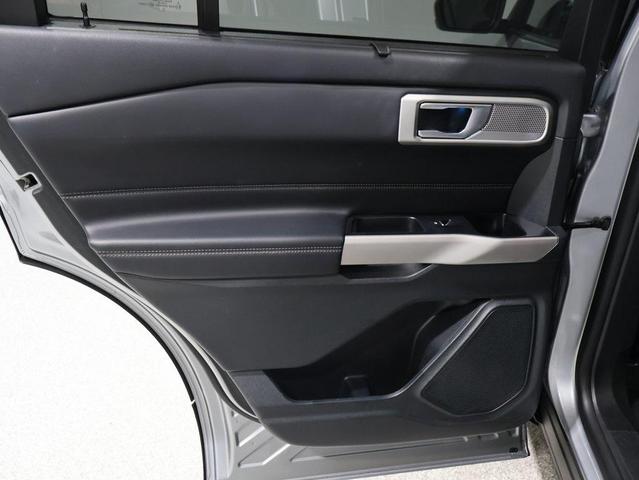 Photo of 2023 Iconic Silver Metallic Ford Explorer