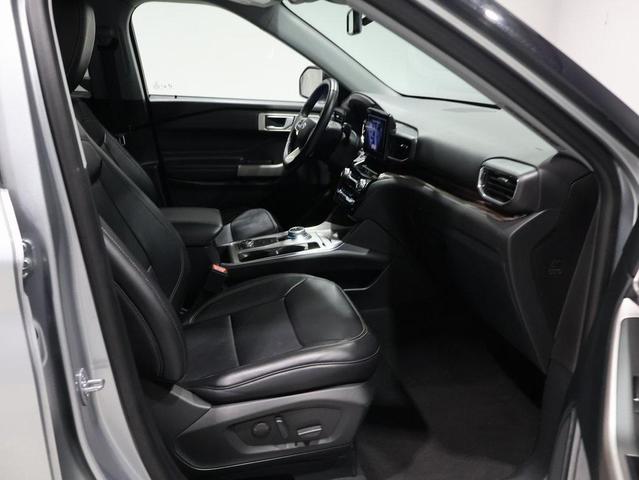 Photo of 2023 Iconic Silver Metallic Ford Explorer
