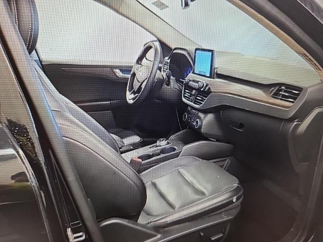 Photo of 2020 Agate Black Metallic Ford Escape