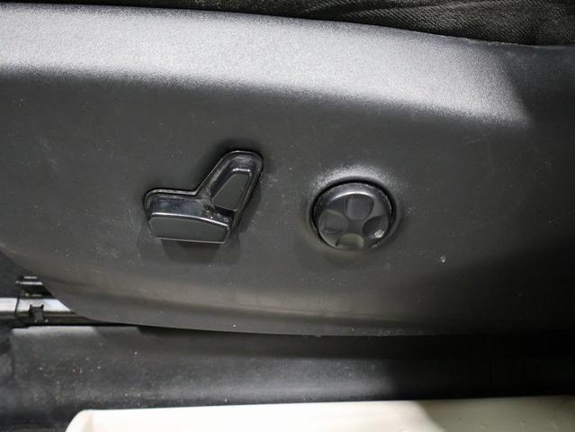 Photo of 2020 Granite Crystal Metallic Clearcoat Chrysler Pacifica