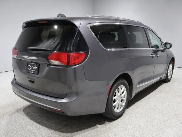 Photo of 2020 Granite Crystal Metallic Clearcoat Chrysler Pacifica
