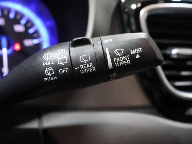 Photo of 2020 Granite Crystal Metallic Clearcoat Chrysler Pacifica