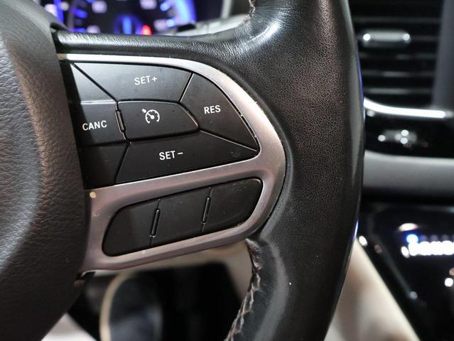 Photo of 2020 Granite Crystal Metallic Clearcoat Chrysler Pacifica