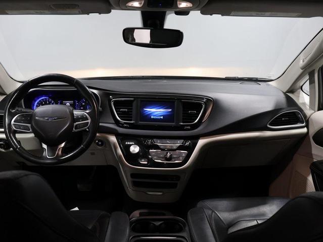 Photo of 2020 Granite Crystal Metallic Clearcoat Chrysler Pacifica