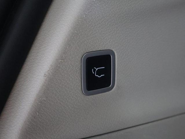 Photo of 2020 Granite Crystal Metallic Clearcoat Chrysler Pacifica