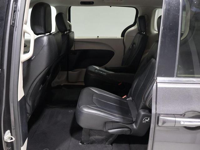 Photo of 2020 Granite Crystal Metallic Clearcoat Chrysler Pacifica
