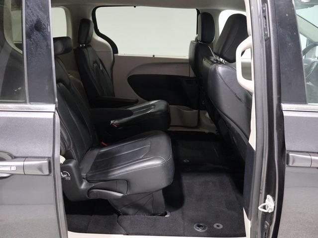 Photo of 2020 Granite Crystal Metallic Clearcoat Chrysler Pacifica