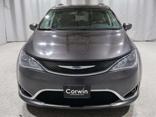 Photo of 2020 Granite Crystal Metallic Clearcoat Chrysler Pacifica