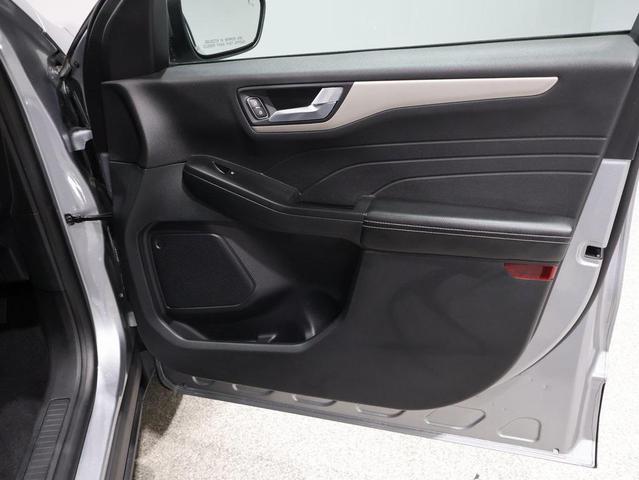 Photo of 2021 Iconic Silver Metallic Ford Escape