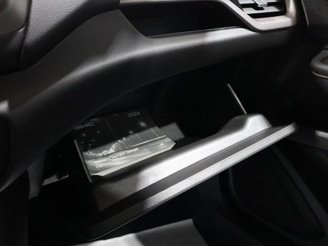 Photo of 2024 Summit White GMC Terrain