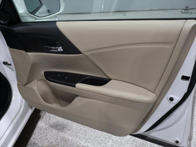 Photo of 2014 White Orchid Pearl Honda Accord