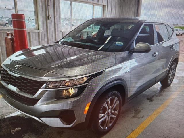 Photo of 2021 Steel Gray Kia Seltos