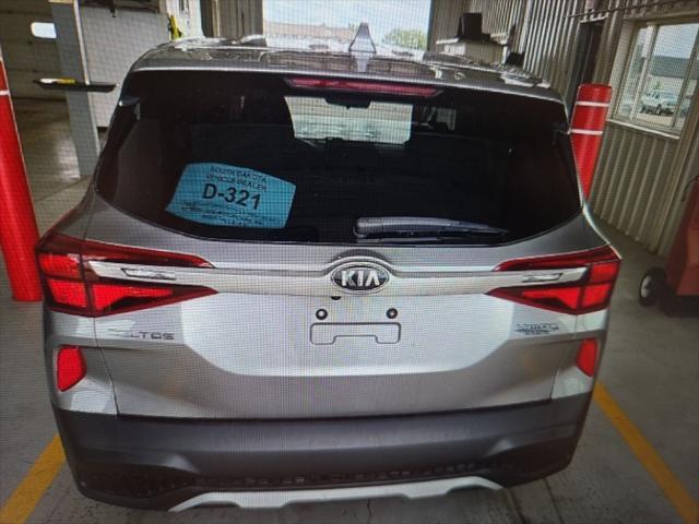 Photo of 2021 Steel Gray Kia Seltos