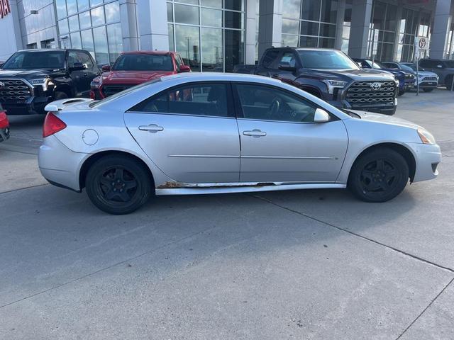 Photo of 2010 Quicksilver Metallic Pontiac G6