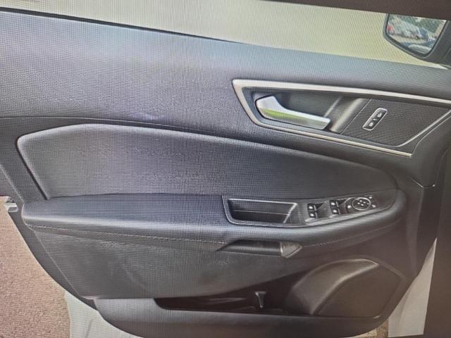 Photo of 2022 Oxford White Ford Edge