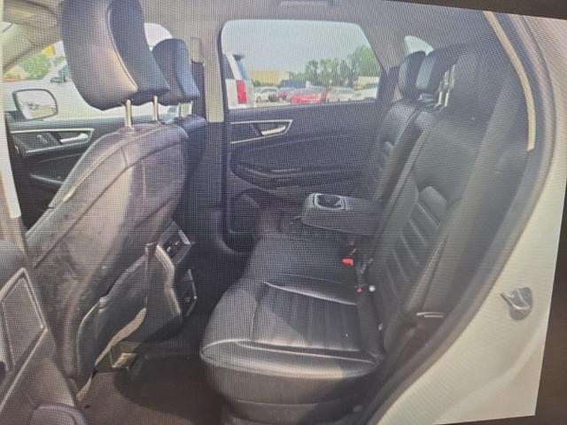 Photo of 2022 Oxford White Ford Edge