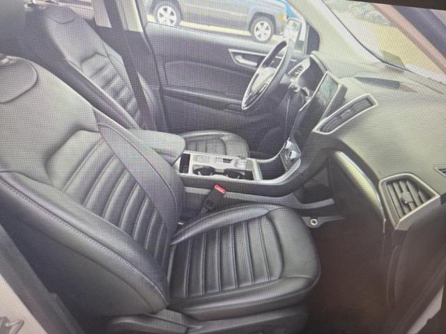 Photo of 2022 Oxford White Ford Edge