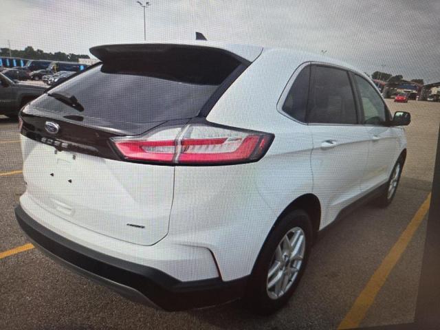 Photo of 2022 Oxford White Ford Edge