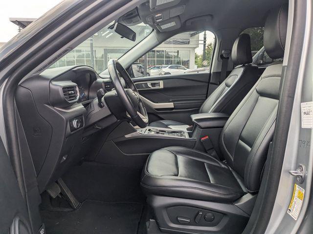 Photo of 2023 Iconic Silver Metallic Ford Explorer