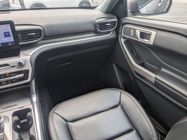 Photo of 2023 Iconic Silver Metallic Ford Explorer