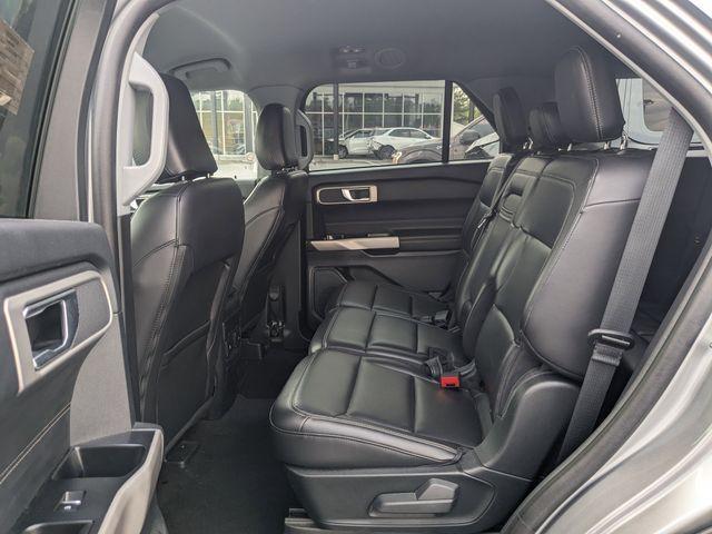 Photo of 2023 Iconic Silver Metallic Ford Explorer