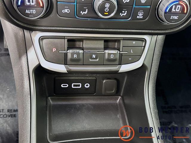 Photo of 2022 Summit White GMC Terrain
