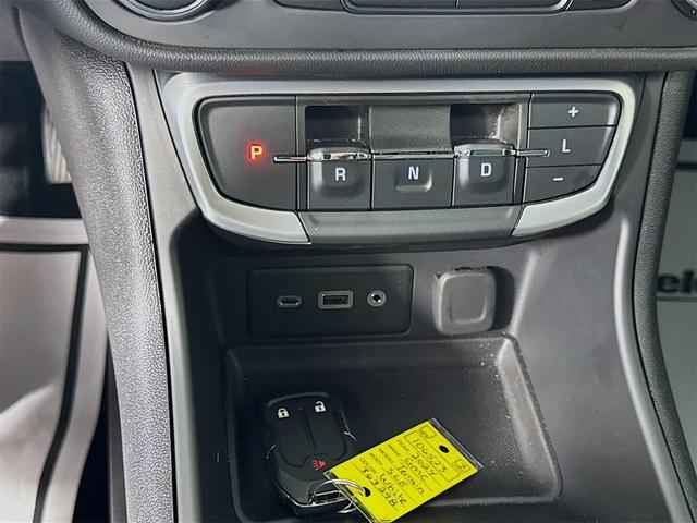 Photo of 2024 Summit White GMC Terrain