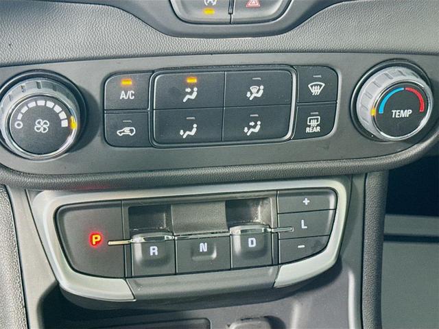 Photo of 2024 Summit White GMC Terrain